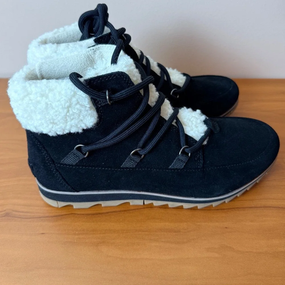 Sorel Harlow Lace Cozy Boots Black Suede‎ White Faux Shearling Lining size 10.5